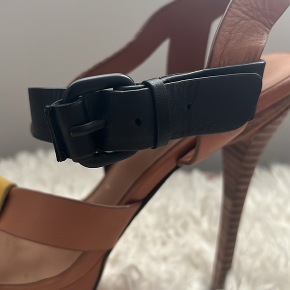 GORGEOUS L.A.M.B. by Gwen Stefani Tan with Blk & Yellow Platform Stiletttosπ π - Picture 13 of 15